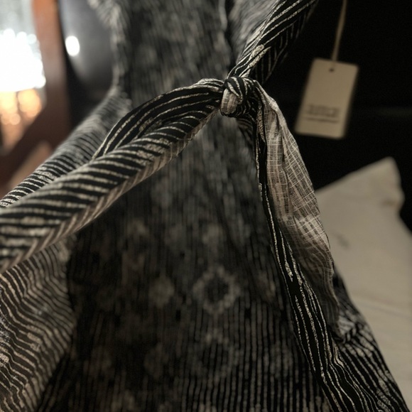 Ana a new approach Wrap dress with side tie. Black and white striped - Picture 6 of 9